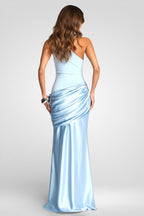 Figurbetontes, einseitig schulterfreies Maxikleid aus Satin