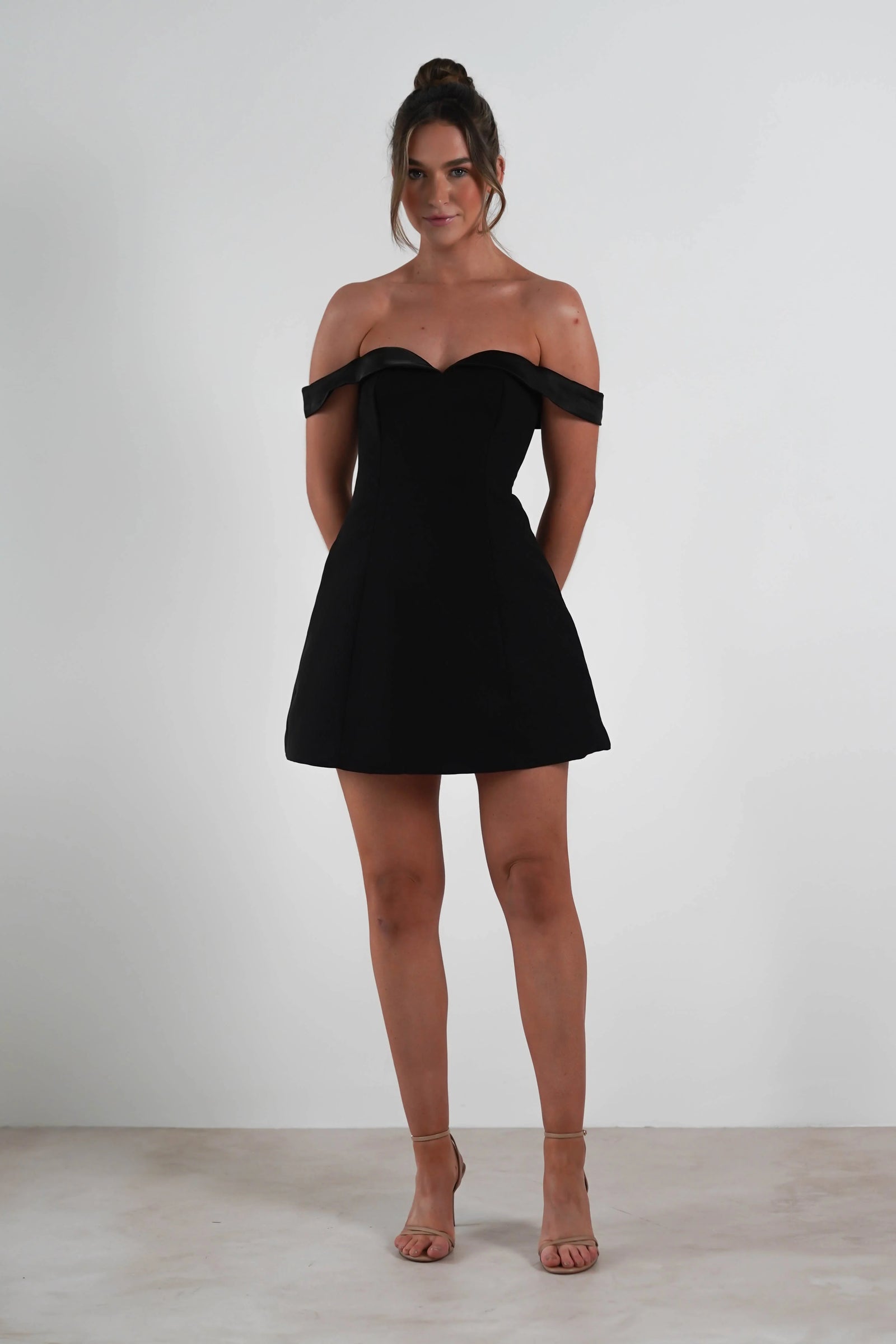 Off-Shoulder Minikleid – Slim Fit Rückenfreier Club Style