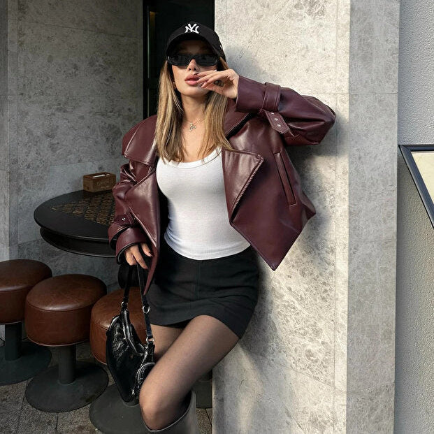 Veste de moto en cuir moderne – Coupe motarde courte pour femme