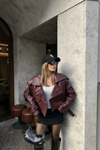 Moderní motocyklová kožená bunda – dámská zkrácená motorkářská bunda