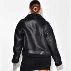 Motorkářská bunda z umělé kůže – střih s páskem a podšívkou z ovčí kůže