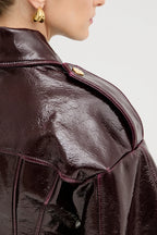 Taillierte Kunstleder-Reißverschlussjacke