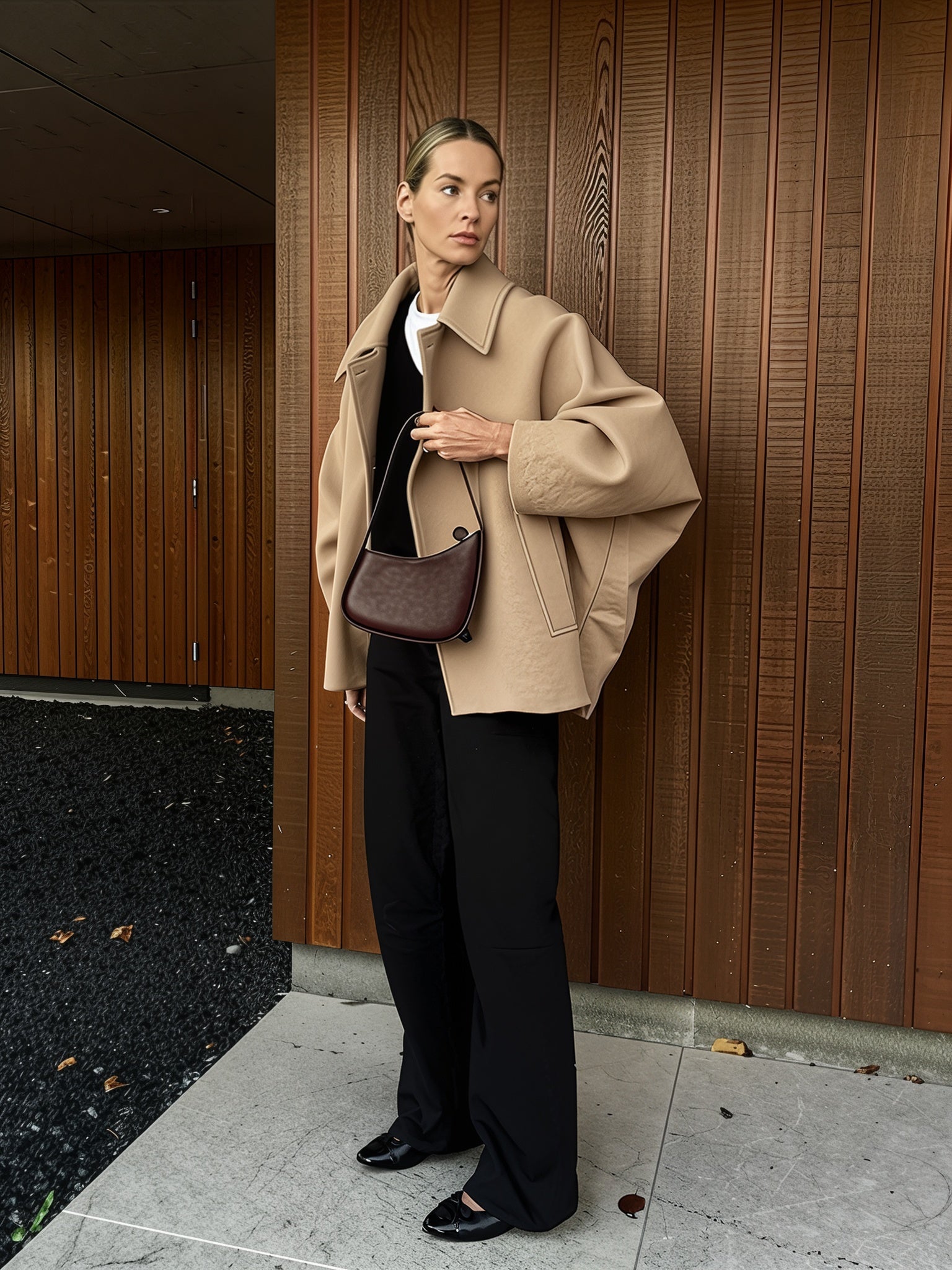 Structured Short Wool Jacket – Minimalist Autumn Layer