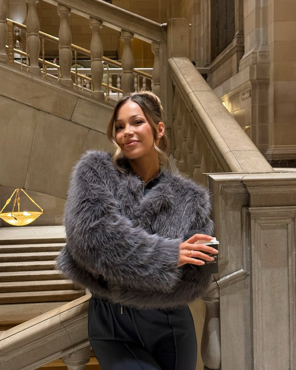 Veste courte d'hiver en fourrure pelucheuse pour femme – Manteau épais et décontracté avec poches et col rond