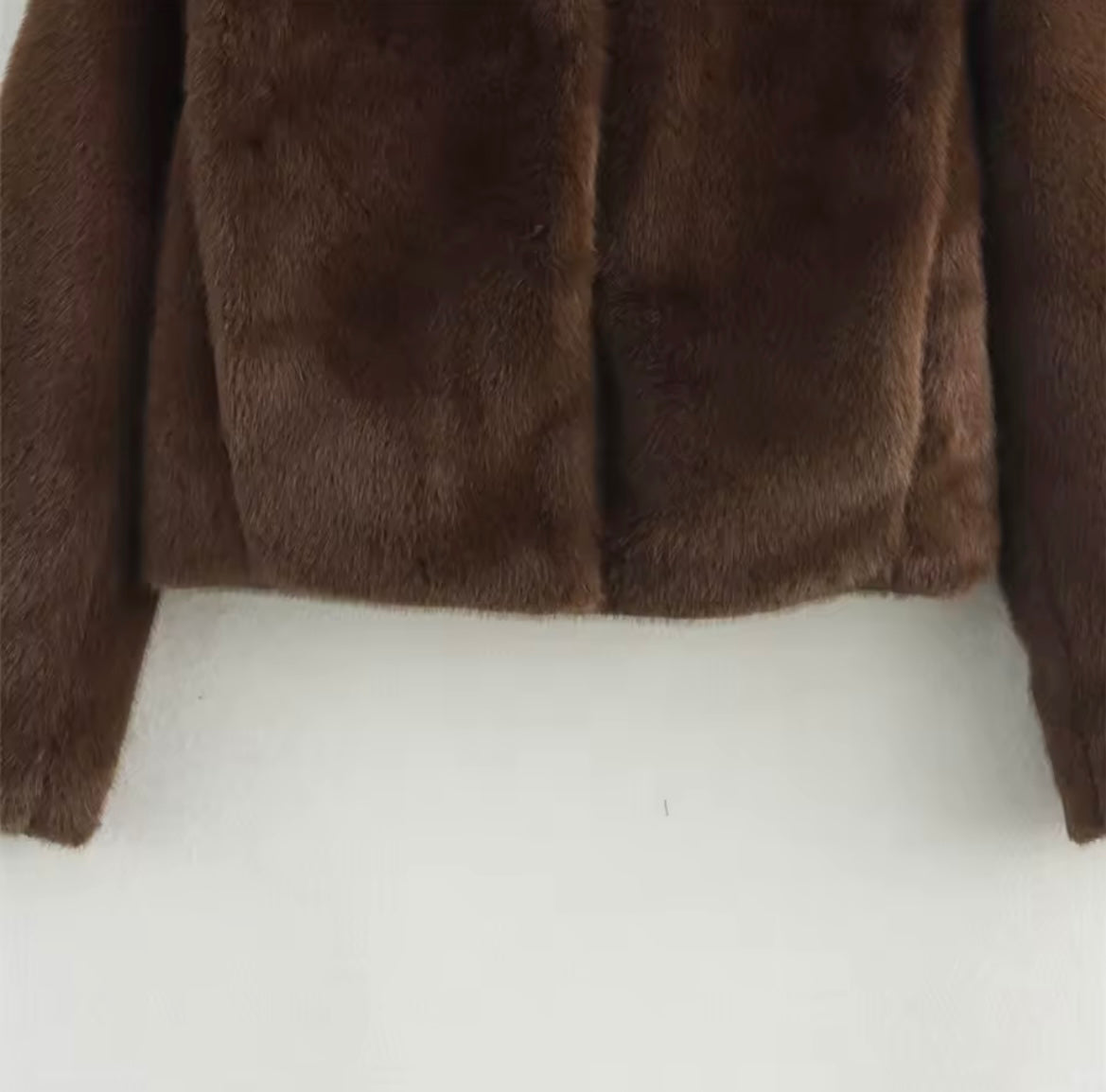 Luxuriöser Kunstpelzmantel – Soft Power &amp; Winter Glam