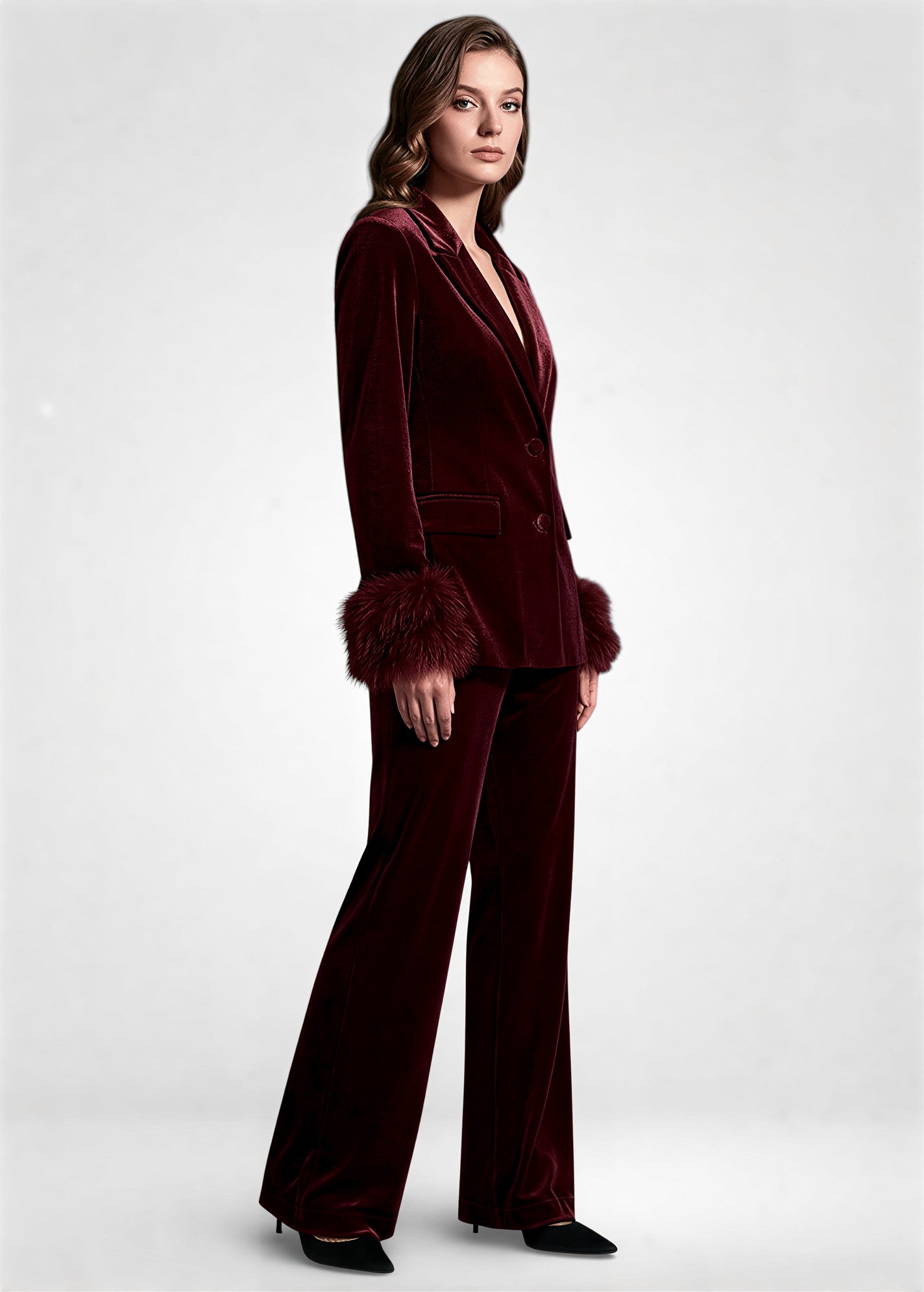 Elegantes Set aus Samtblazer und weit geschnittener Hose mit Pelzbesatz