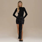 Glitzerndes zweiteiliges Set aus gerafftem Minirock und langärmeligem Oberteil