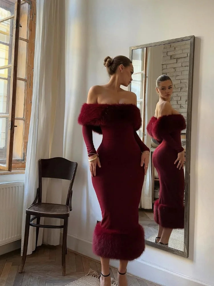 Elegantes, figurbetontes Pelzkleid mit langen Ärmeln