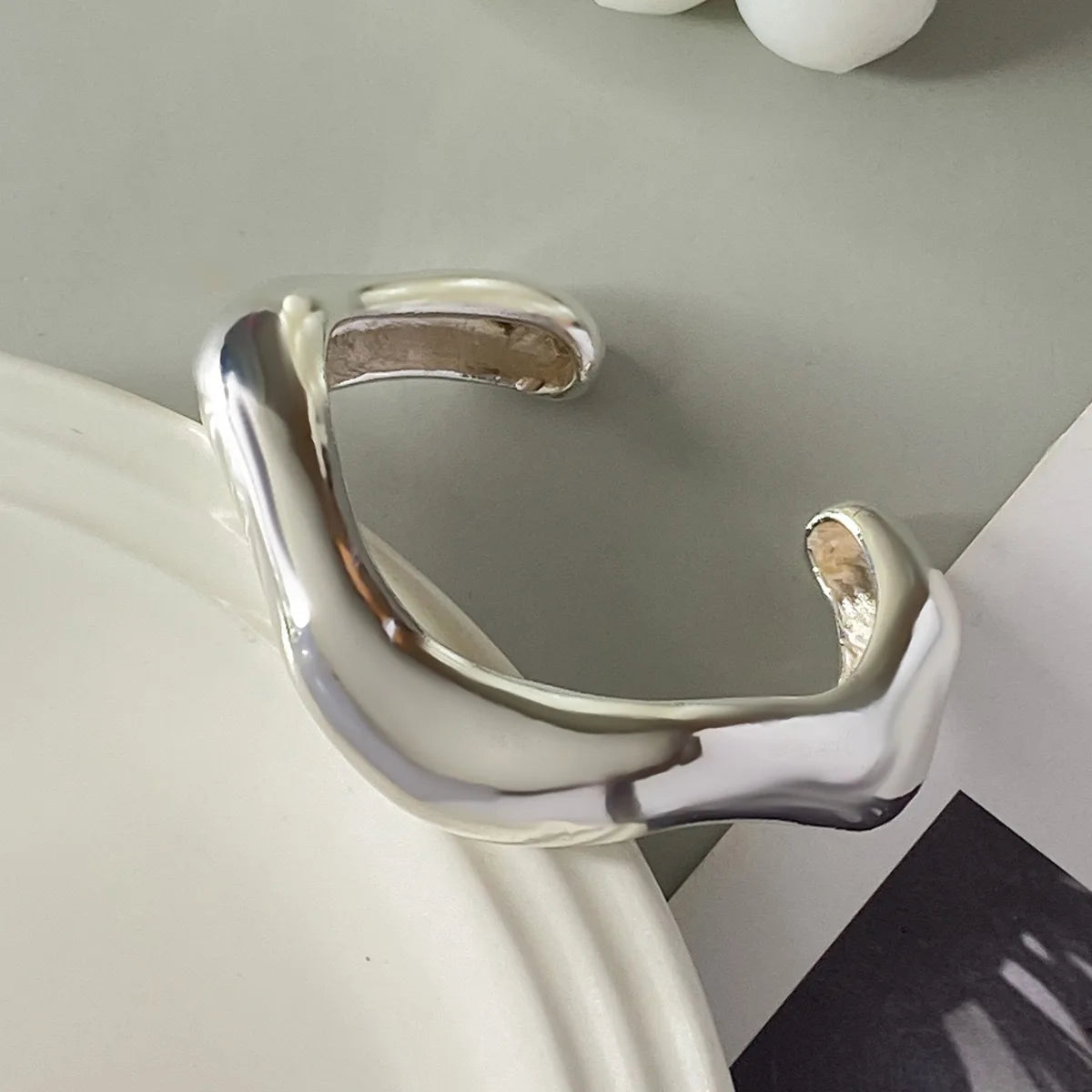 Chunky Punk-Style Gold Cuff Bracelet – Irregular Vintage Geometric Bangle for Women