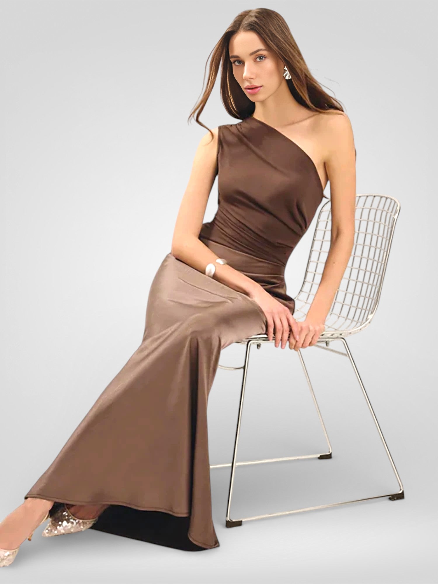 Satin-Maxikleid mit One-Shoulder-Ausschnitt und offenem Rücken