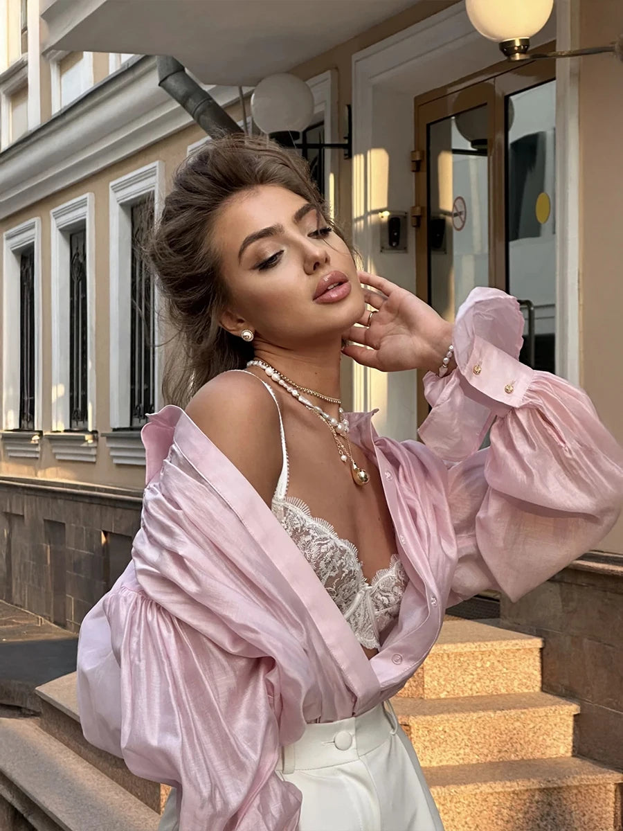 Volná kancelářská košile s límečkem – halenka s rozšířenými rukávy z jednobarevného šifonu