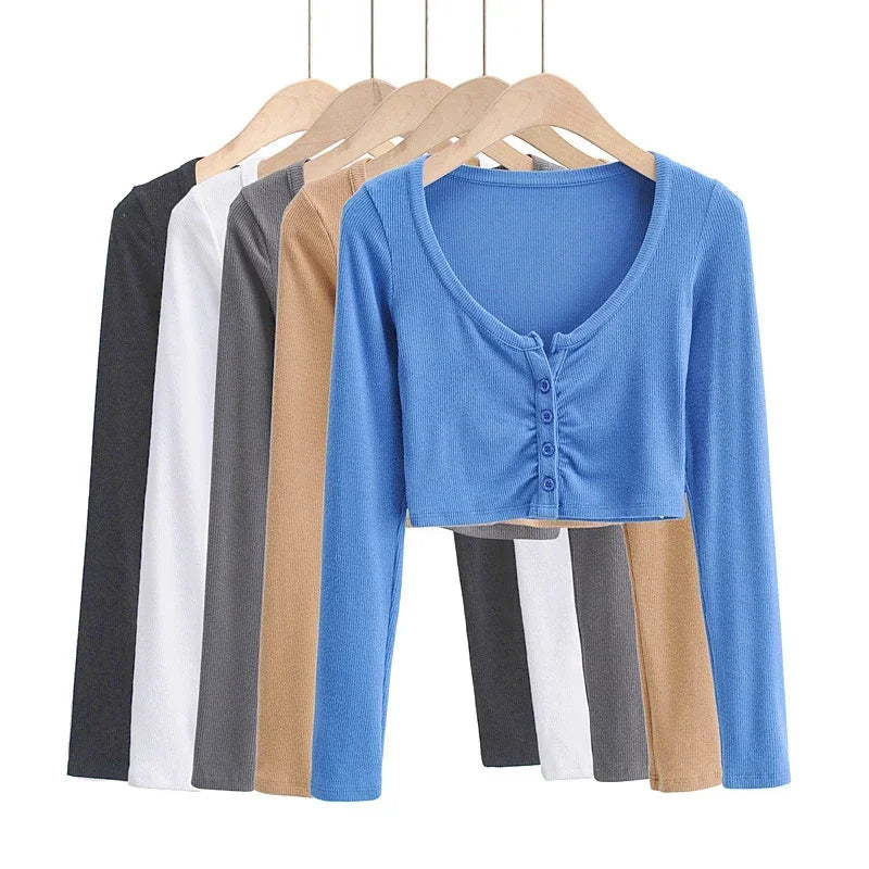 Ribbed Button Crop Top – Long Sleeve Streetwear Look