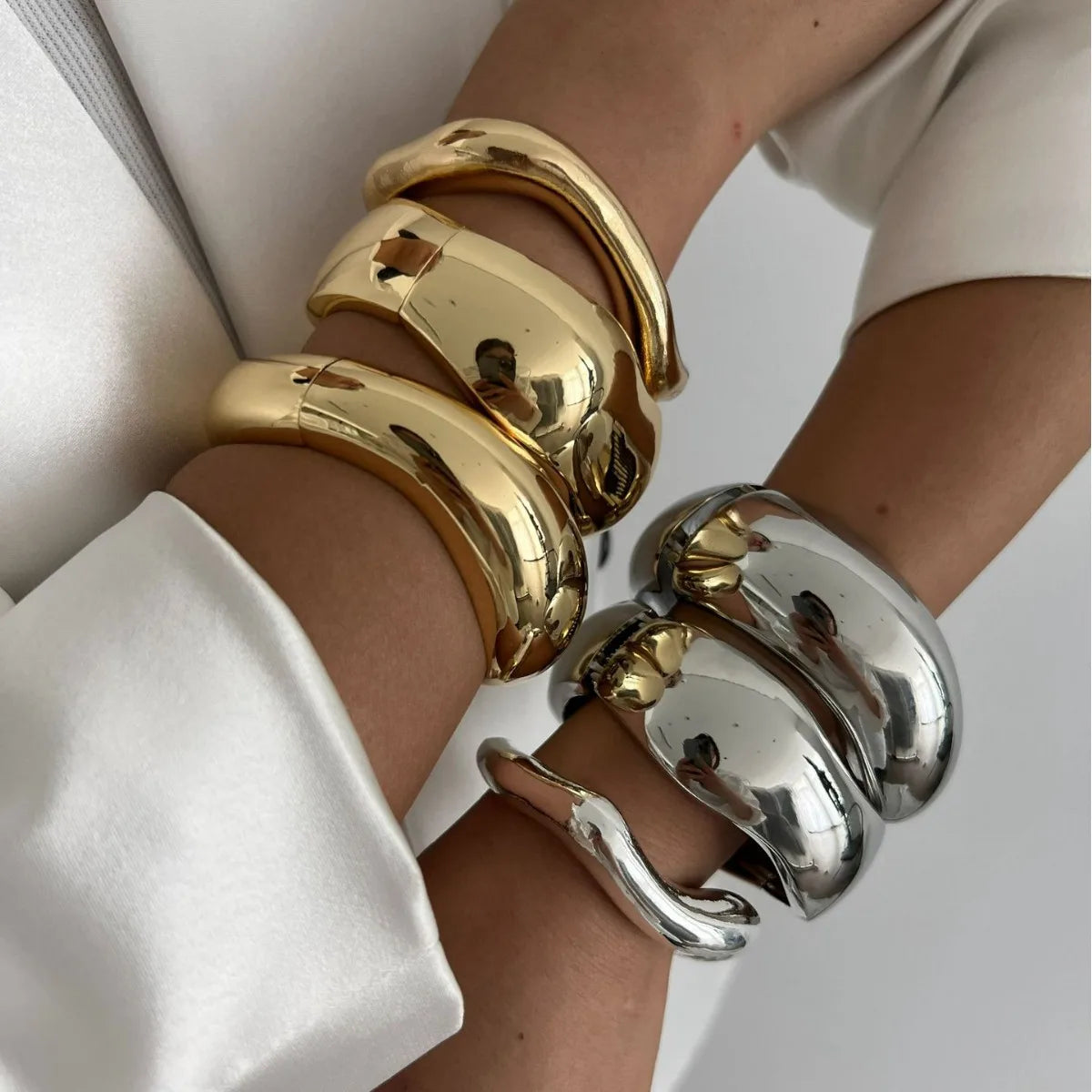 Chunky Punk-Style Gold Cuff Bracelet – Irregular Vintage Geometric Bangle for Women