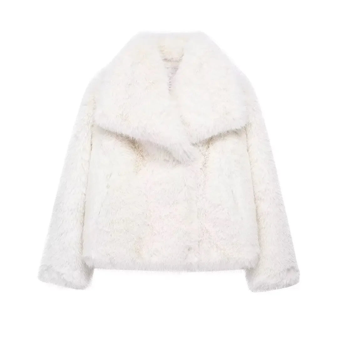 Luxury vegan Fur Coat – Oversized Winter Glam Look
