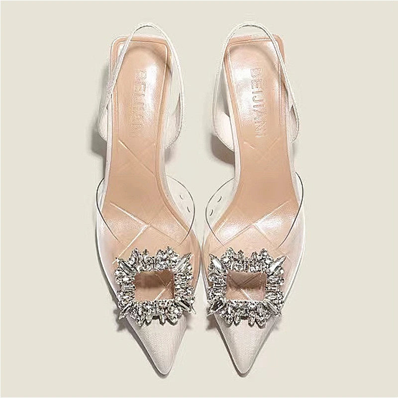 Zapatos de tacón alto con punta de cristal y tacón esculpido único.
