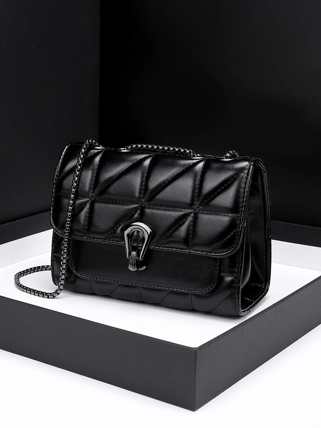 Dámská prošívaná crossbody kabelka z umělé kůže s retro překlopením – luxusní kabelka přes rameno s řetízkem