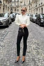 Strukturierte Satin-Schößchenbluse – Weiß