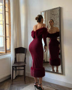 Elegantes, figurbetontes Pelzkleid mit langen Ärmeln