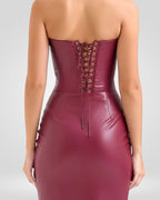 Kožené šaty s ramínky – elegantní umělá kůže, vhodné na večerní zábavu