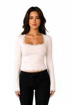 Úzký crop top s hranatým výstřihem a rozšířenými rukávy 