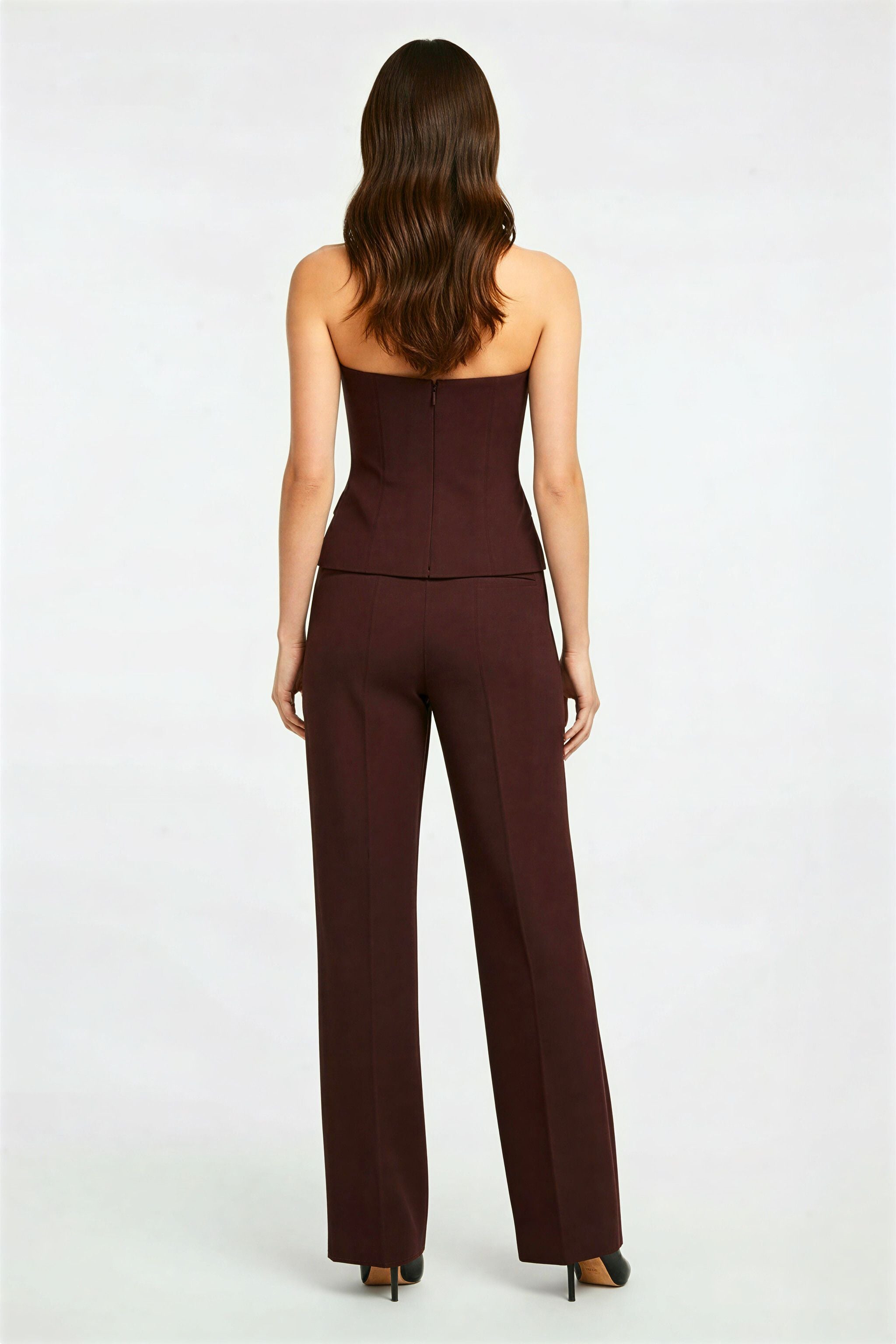 Top bustier sin tirantes: corte esculpido con escote en V