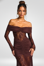 Schulterfreies, figurbetontes Maxikleid aus Spitze