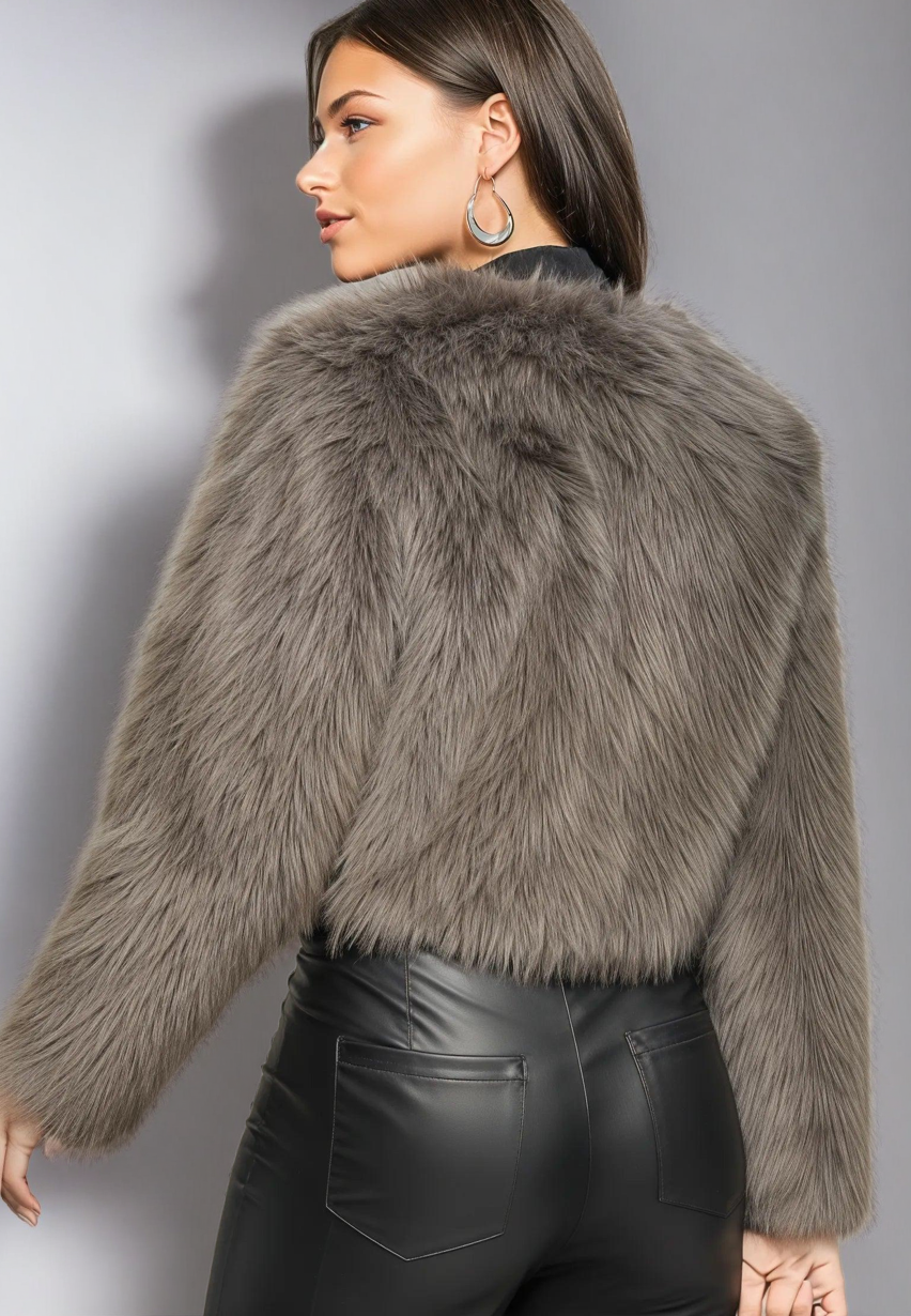 Women's Winter Plush Fur Short Jacket – Thick Casual Outerwear with Pockets, O-Neck