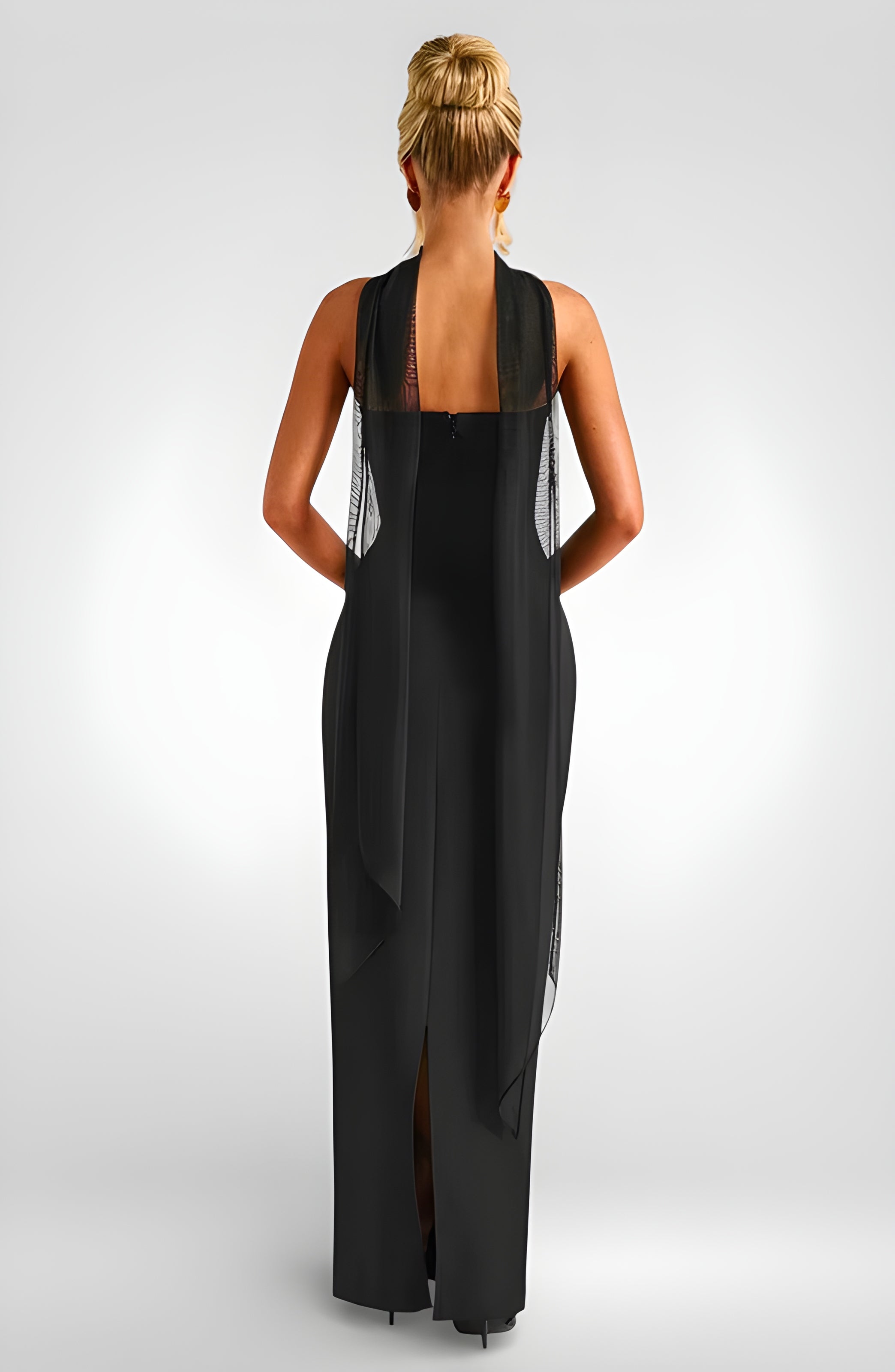 Maxi šaty bez ramínek – přiléhavý střih s volným šátkem