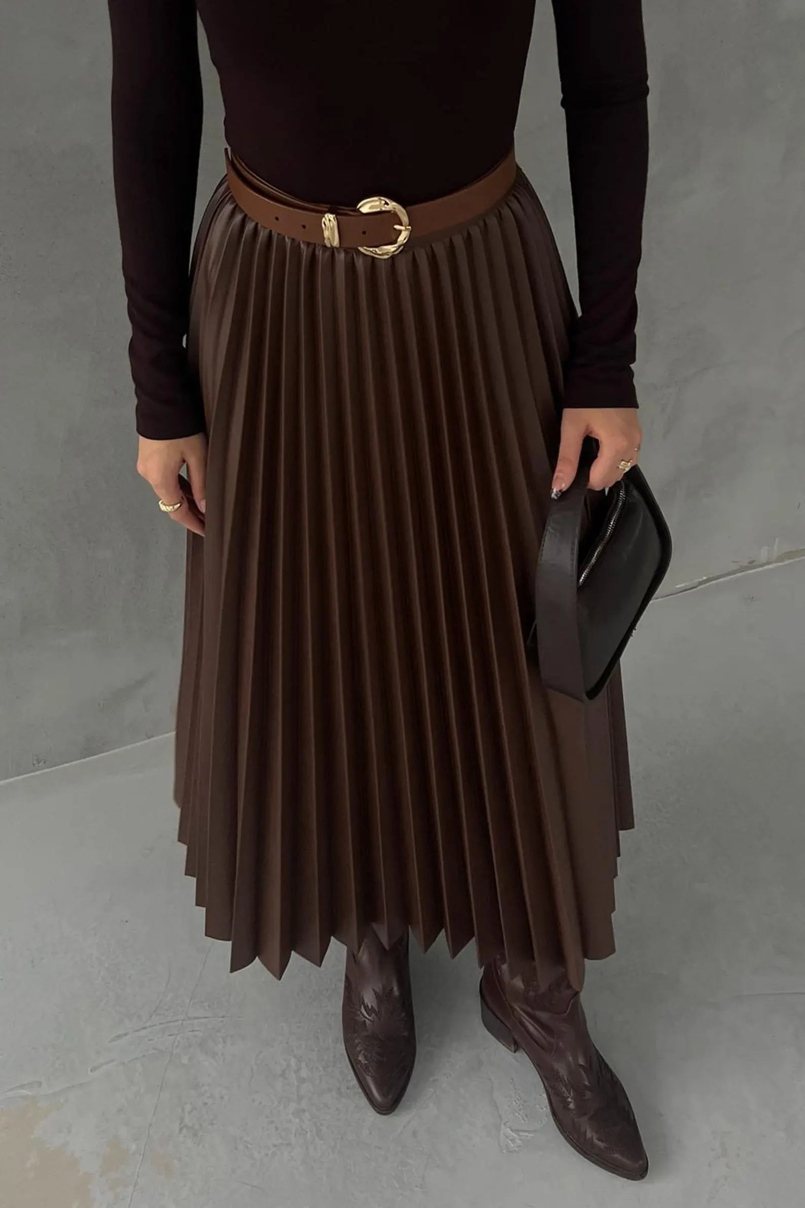 Plissee-Elegance-Midirock – Fließendes High-Waist-Design mit dezentem Glanz