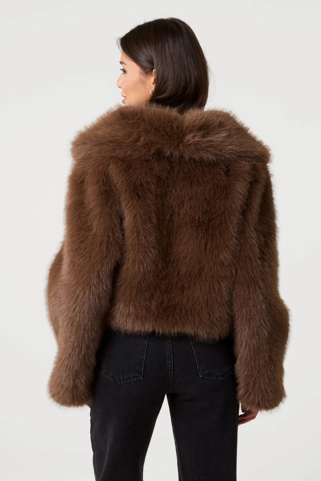 Women's Retro Plush Vegan Fur Lapel Jacket – Soft Cropped Winter Coat