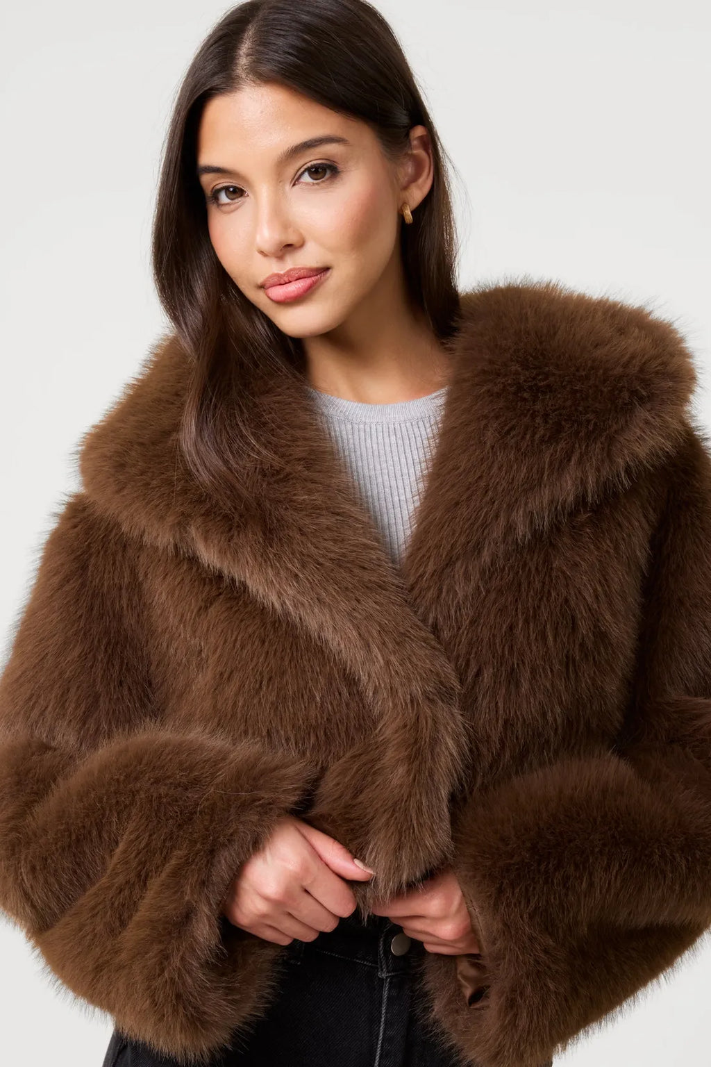 Women's Retro Plush Vegan Fur Lapel Jacket – Soft Cropped Winter Coat