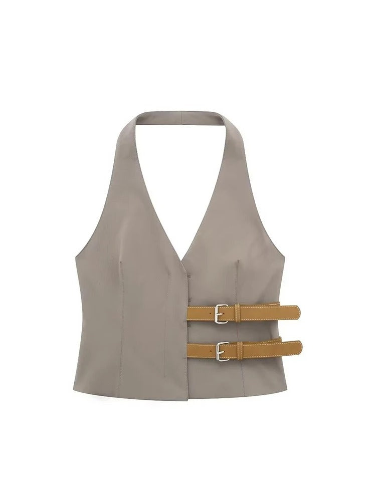 Dámský kostým bez rukávů s páskem a širokými kalhotami s plisovanými nohavicemi – elegantní kancelářský styl 