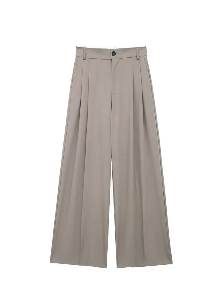 Dámský kostým bez rukávů s páskem a širokými kalhotami s plisovanými nohavicemi – elegantní kancelářský styl 