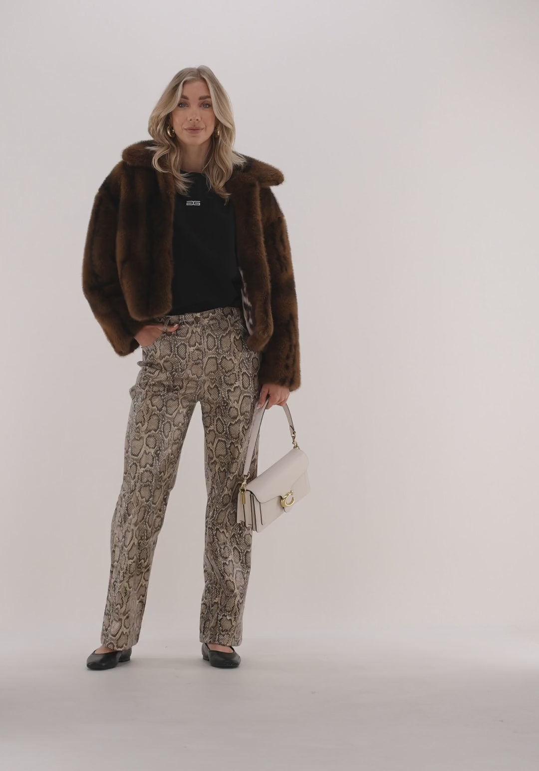 Luxusní syntetický kožich – měkká síla a zimní lesk