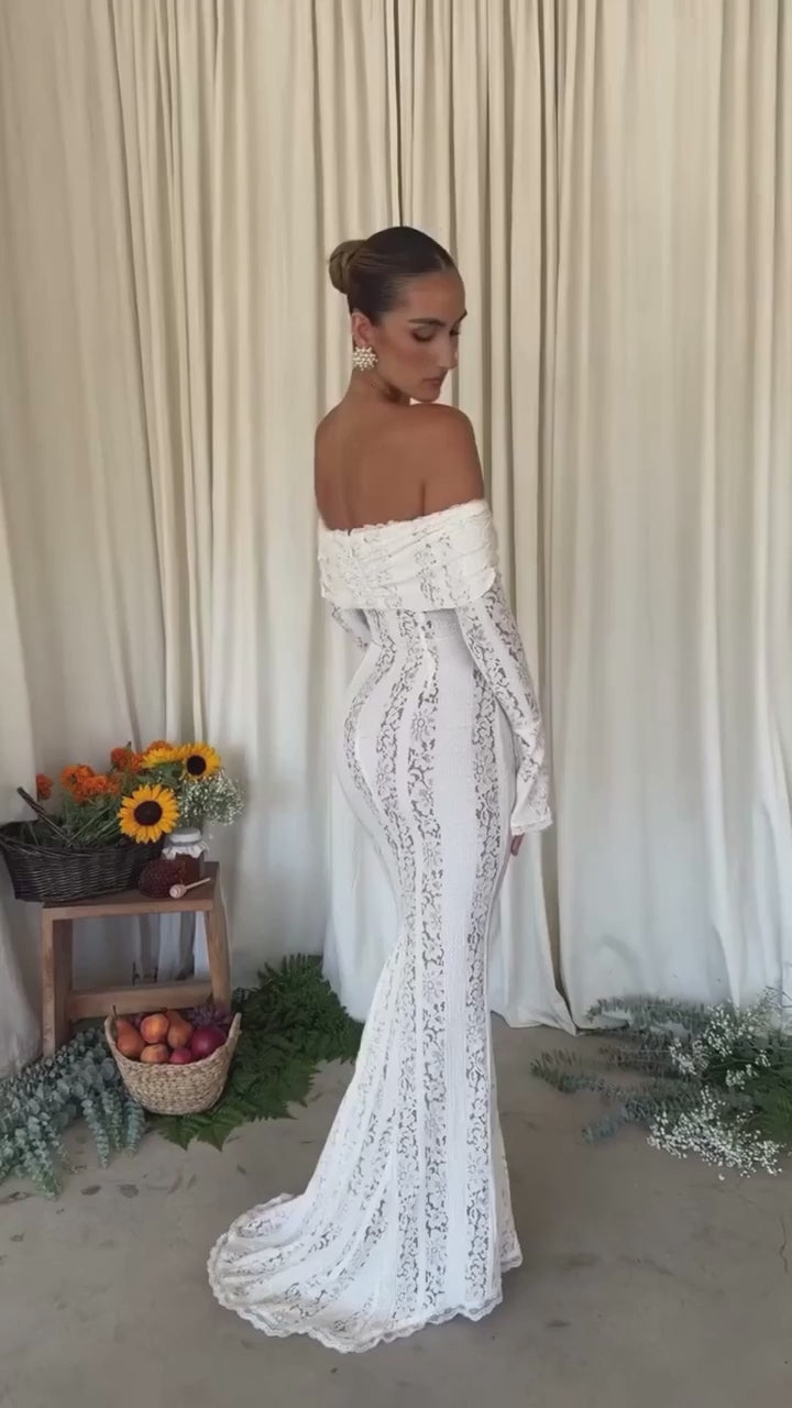 White Lace Off-Shoulder Maxi Dress – Elegant Backless Long Sleeve Gown