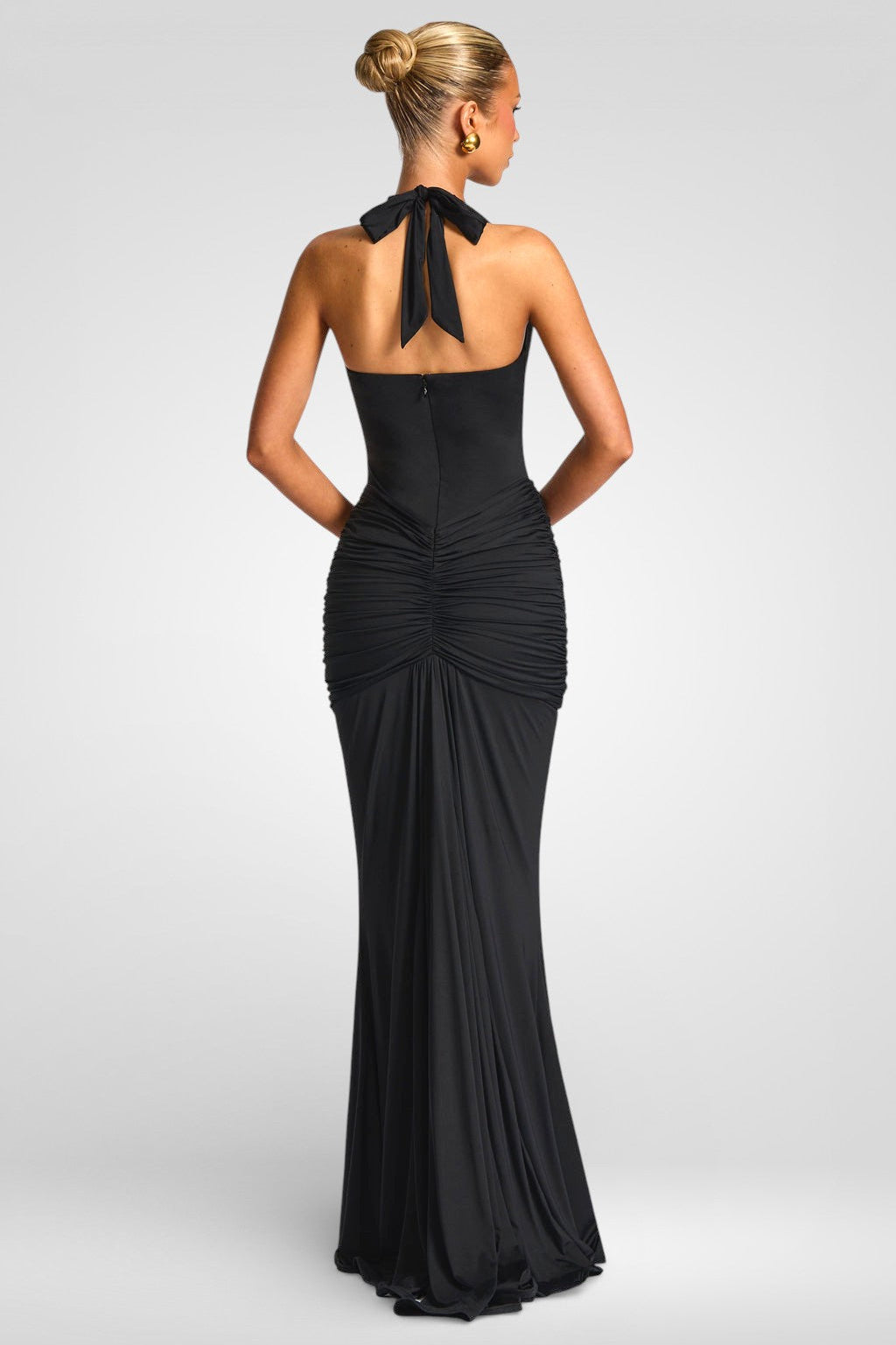 Maxikleid mit tiefem V-Ausschnitt, Neckholder und Raffungen