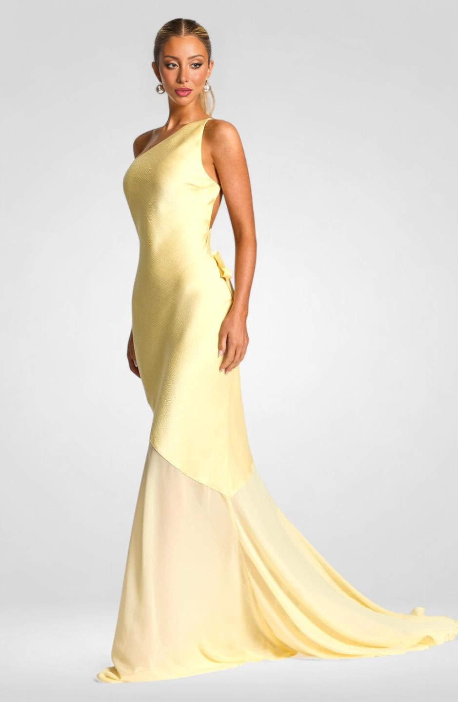 Ein-Schulter-Maxikleid mit freiem Rücken