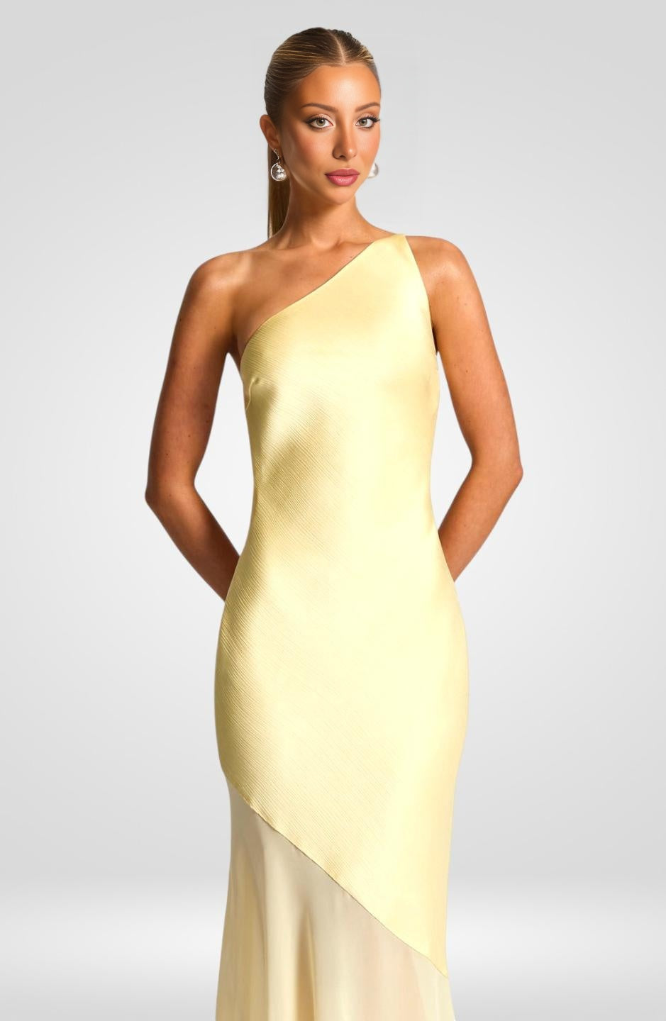 Ein-Schulter-Maxikleid mit freiem Rücken