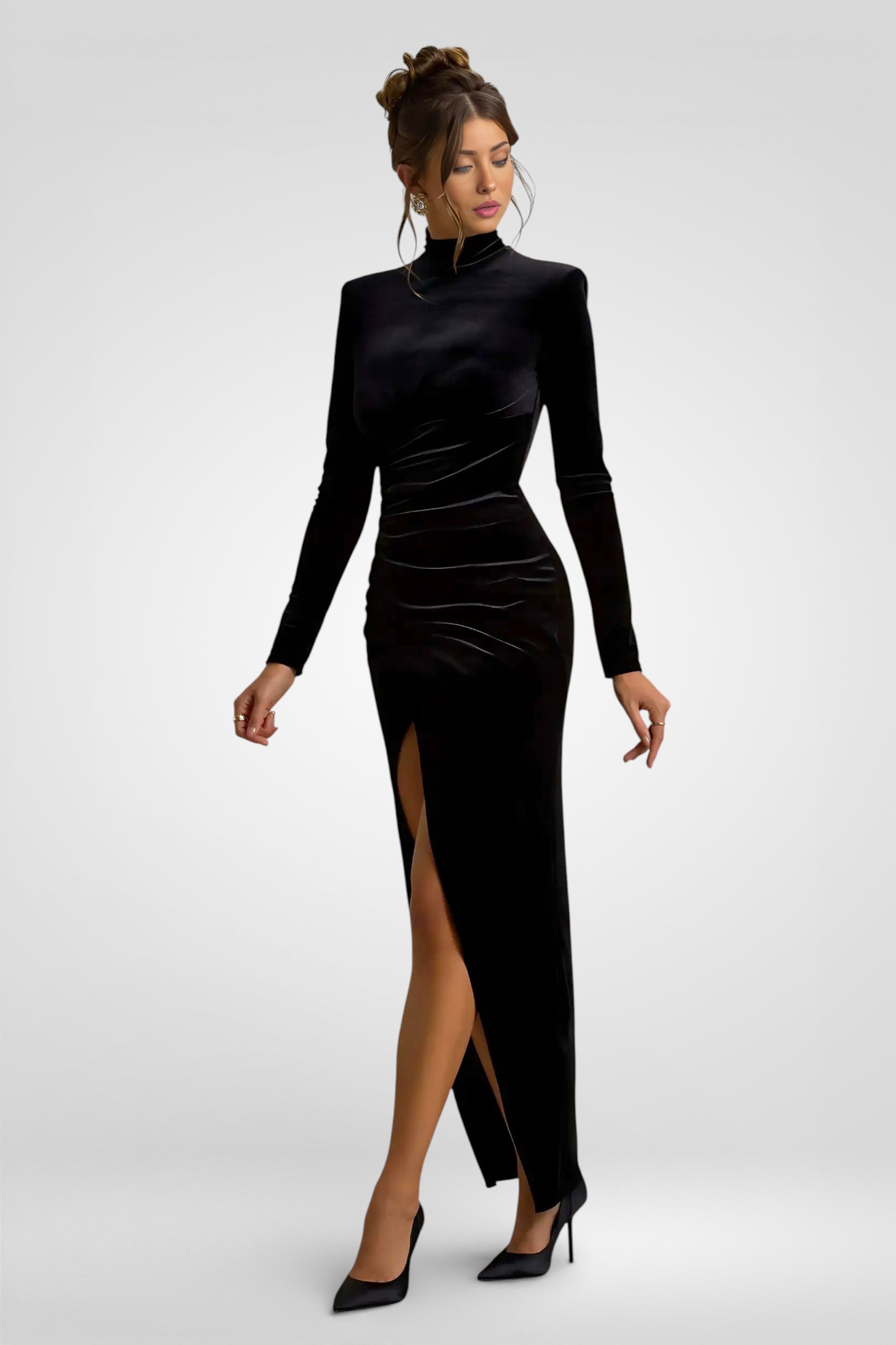 Elegantes Midikleid aus Samt – Hoher Ausschnitt und Schlitz am Oberschenkel