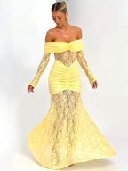 Schulterfreies, figurbetontes Maxikleid aus Spitze