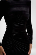 Elegantes Midikleid aus Samt – Hoher Ausschnitt und Schlitz am Oberschenkel